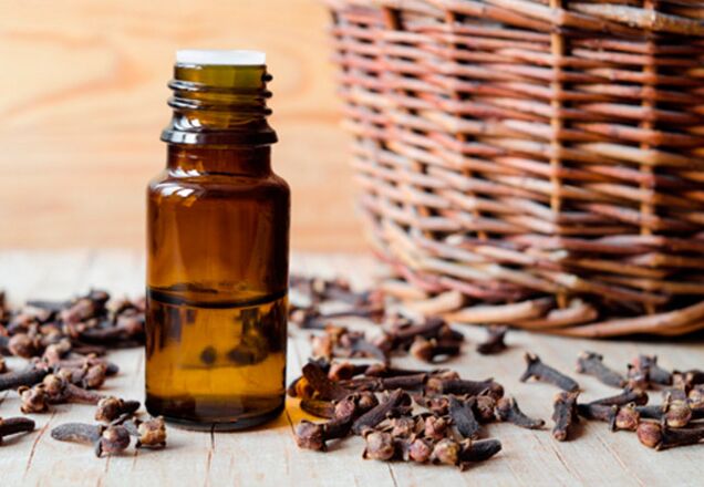 Ghidurile de aromaterapie favorizează uleiul de muguri de cuișoare