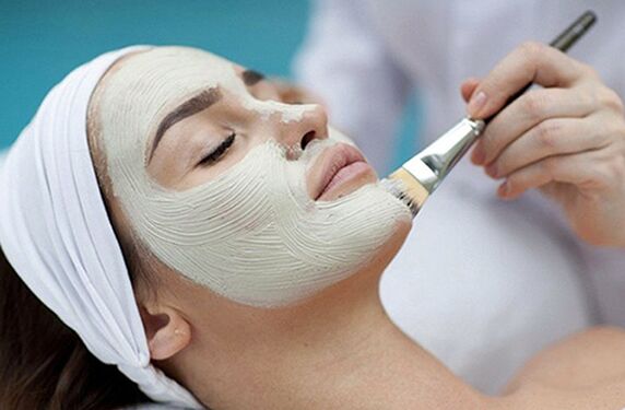 Peeling-ul facial este una dintre metodele de întinerire estetică a pielii